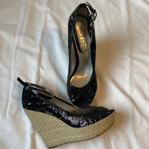 Guess woman’s size 8 sequin wedge - Picture 1 of 6